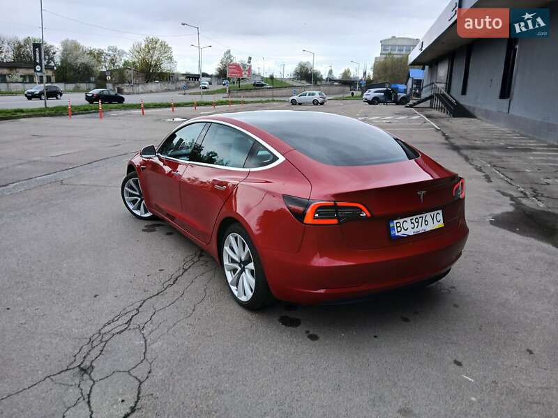 Седан Tesla Model 3 2019 в Львове