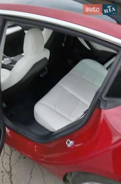 Седан Tesla Model 3 2019 в Львове