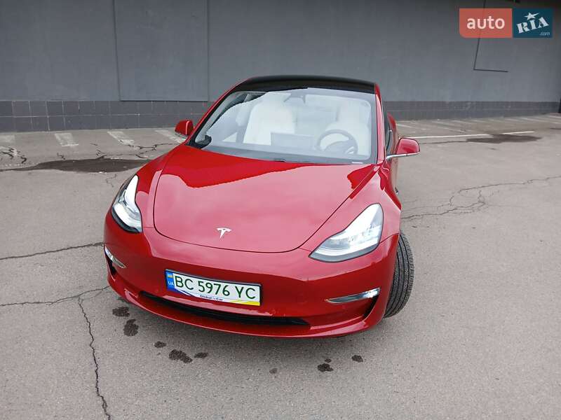Седан Tesla Model 3 2019 в Львове