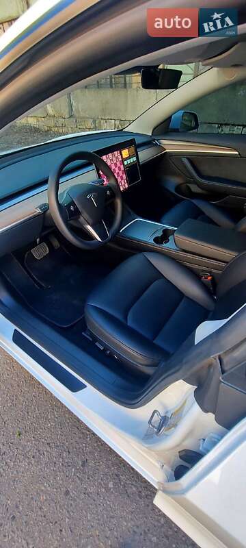Седан Tesla Model 3 2022 в Днепре