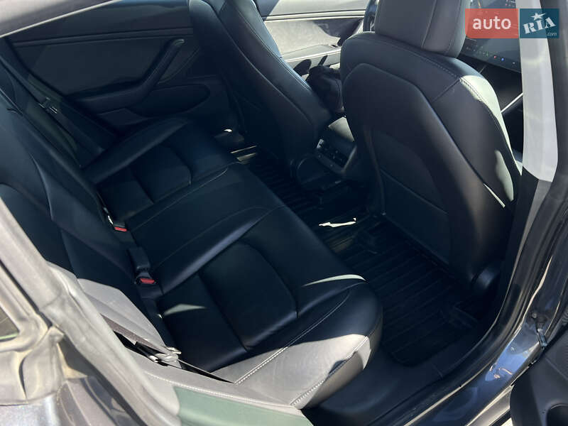 Седан Tesla Model 3 2018 в Днепре