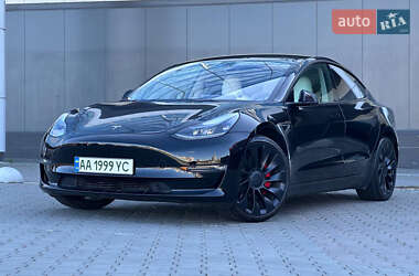 Седан Tesla Model 3 2022 в 