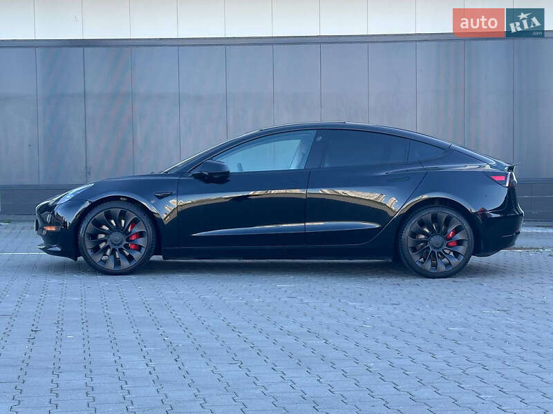 Седан Tesla Model 3 2022 в Киеве