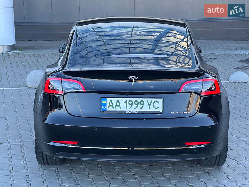 Седан Tesla Model 3 2022 в Киеве