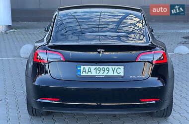 Седан Tesla Model 3 2022 в 