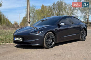 Седан Tesla Model 3 2024 в 
