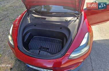 Седан Tesla Model 3 2022 в 