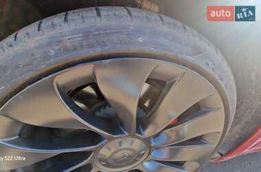 Седан Tesla Model 3 2022 в 