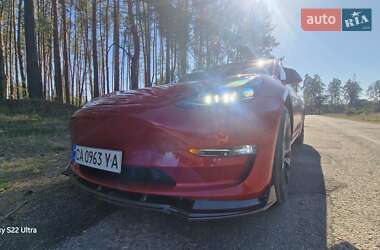 Седан Tesla Model 3 2022 в 