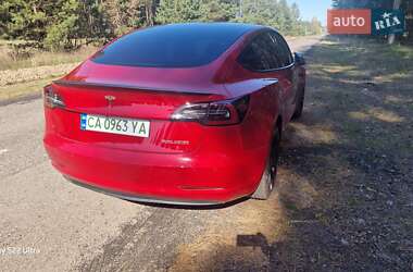 Седан Tesla Model 3 2022 в 
