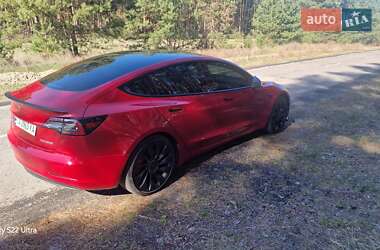 Седан Tesla Model 3 2022 в 
