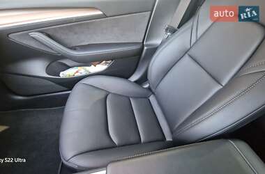 Седан Tesla Model 3 2022 в 
