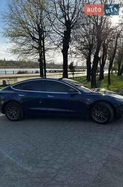 Седан Tesla Model 3 2018 в 