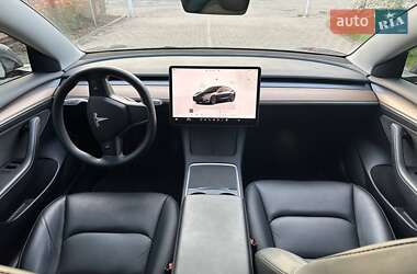 Седан Tesla Model 3 2022 в 