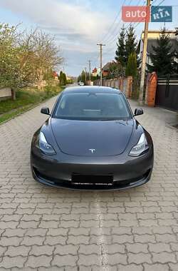 Седан Tesla Model 3 2022 в 