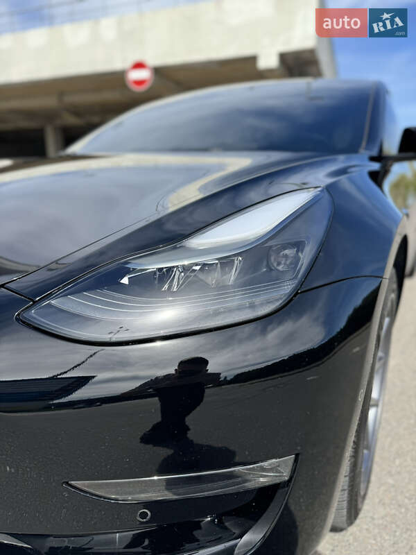 Седан Tesla Model 3 2022 в Киеве