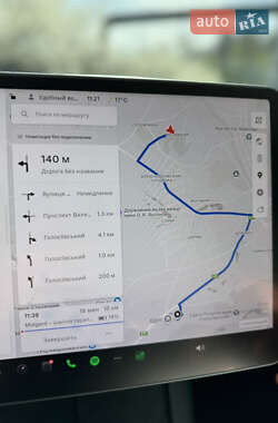 Седан Tesla Model 3 2022 в 