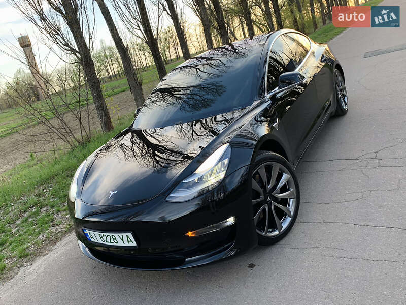 Седан Tesla Model 3 2019 в Ирпене