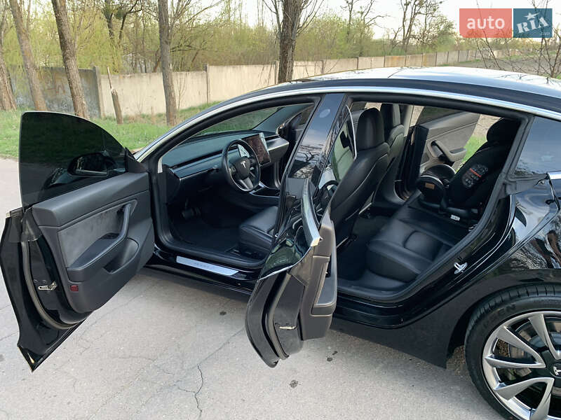 Седан Tesla Model 3 2019 в Ірпені