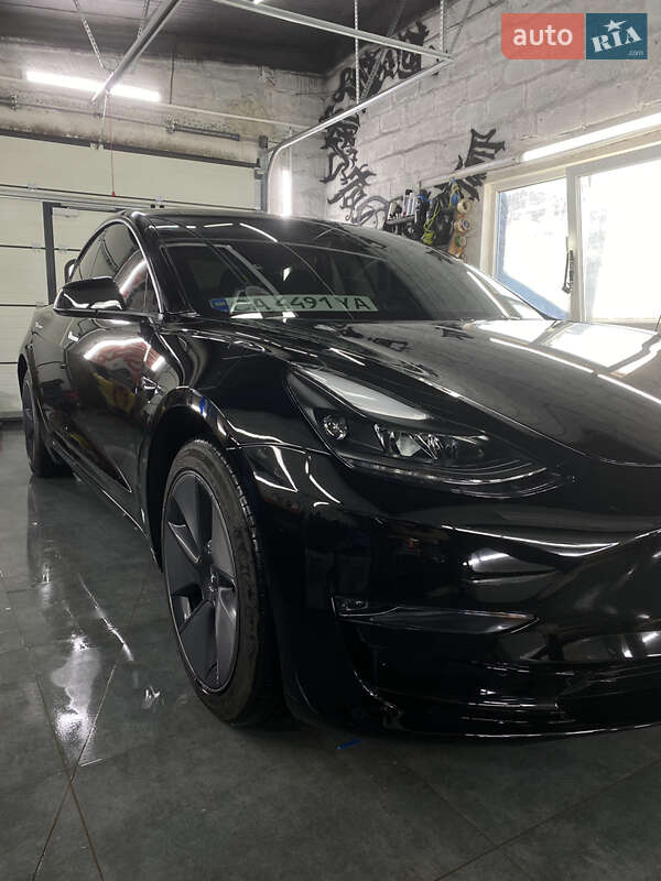 Седан Tesla Model 3 2023 в Тальном
