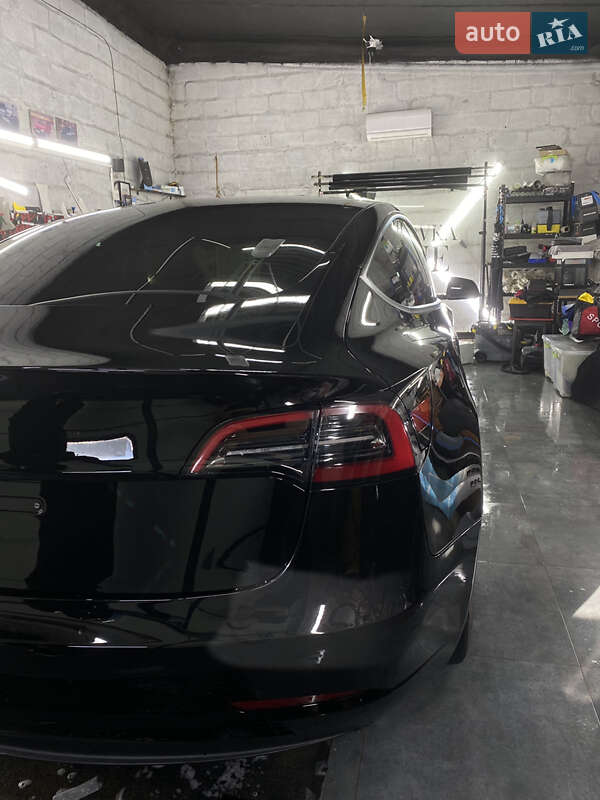 Седан Tesla Model 3 2023 в Тальном