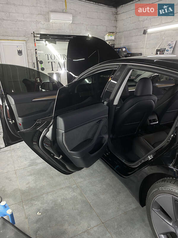 Седан Tesla Model 3 2023 в Тальном
