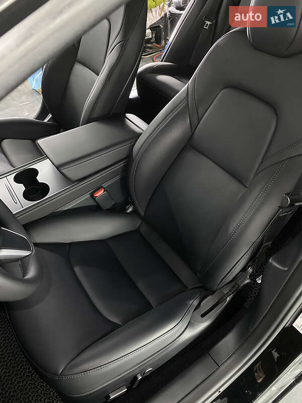 Седан Tesla Model 3 2023 в Тальном