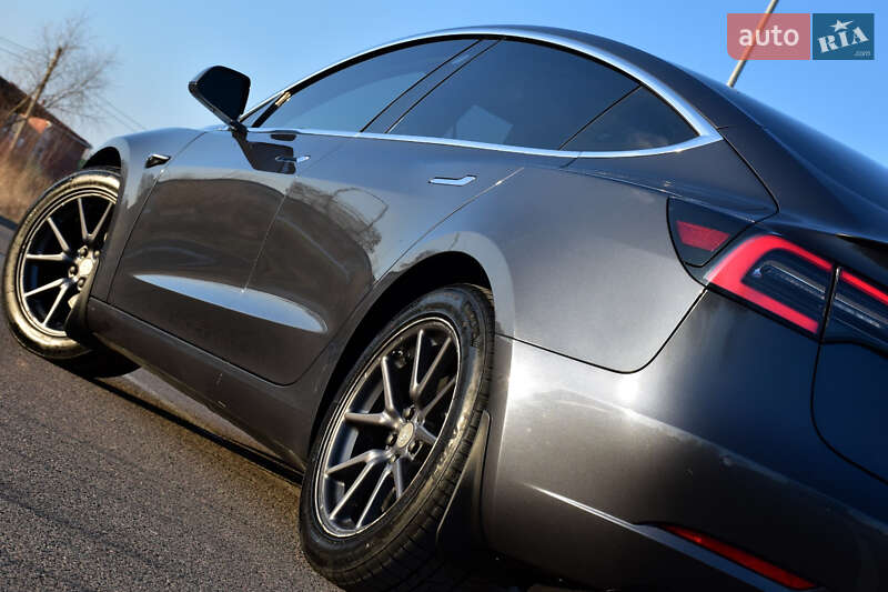 Седан Tesla Model 3 2018 в Дрогобыче