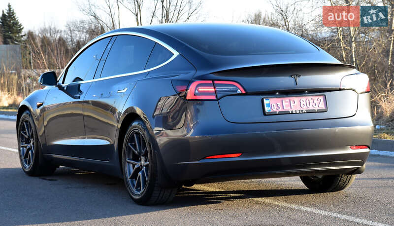 Седан Tesla Model 3 2018 в Дрогобыче