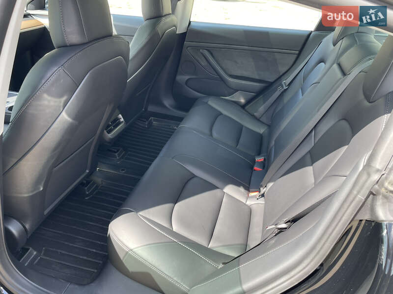 Седан Tesla Model 3 2022 в Самборі