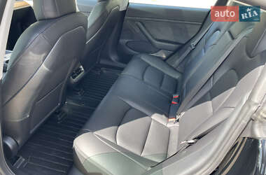 Седан Tesla Model 3 2022 в 