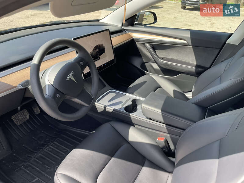 Седан Tesla Model 3 2022 в Самборі