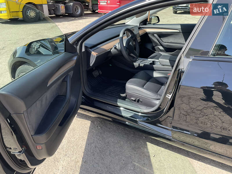 Седан Tesla Model 3 2022 в Самборі