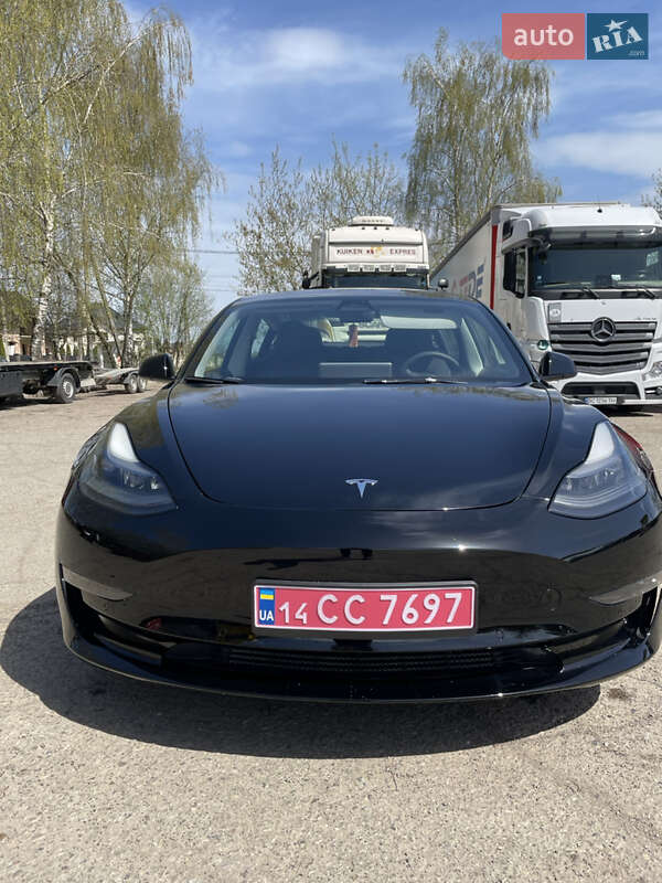 Седан Tesla Model 3 2022 в Самборі