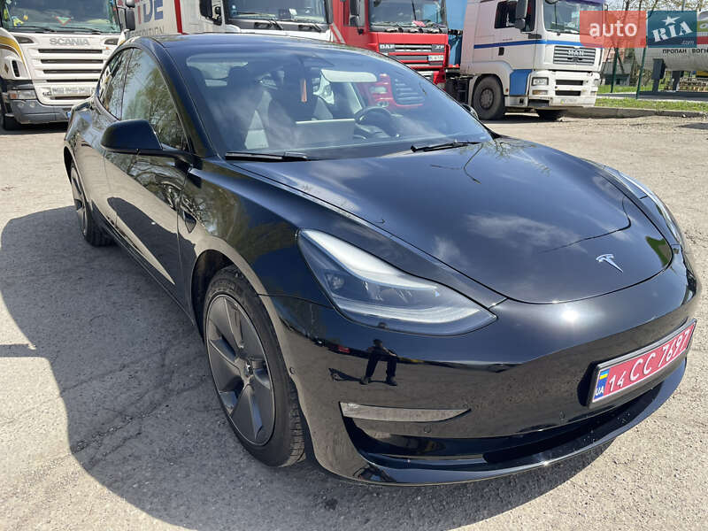 Седан Tesla Model 3 2022 в Самборі