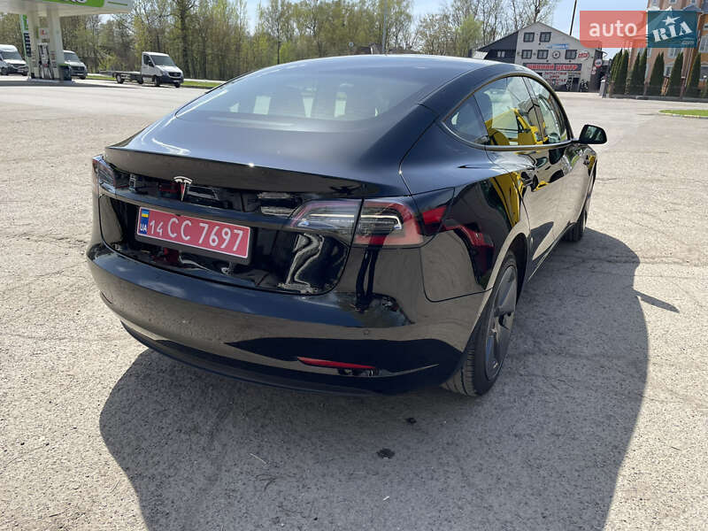 Седан Tesla Model 3 2022 в Самборі