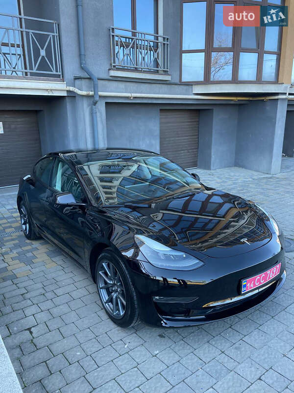 Седан Tesla Model 3 2022 в Самборі