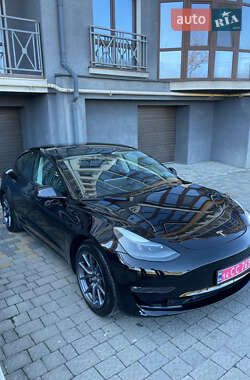 Седан Tesla Model 3 2022 в 