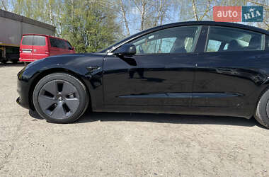 Седан Tesla Model 3 2022 в 