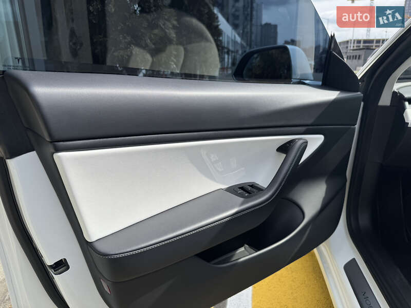 Седан Tesla Model 3 2020 в Києві