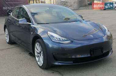 Седан Tesla Model 3 2019 в 