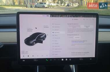 Седан Tesla Model 3 2019 в 