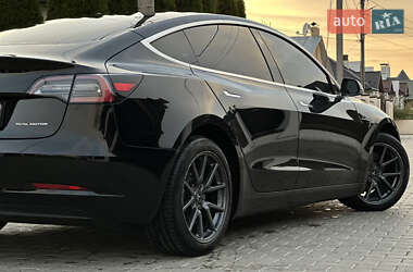 Седан Tesla Model 3 2019 в 