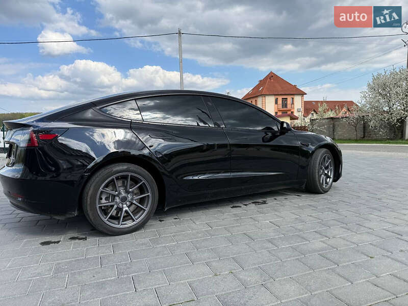 Седан Tesla Model 3 2023 в Трускавце