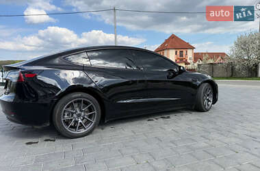 Седан Tesla Model 3 2023 в 
