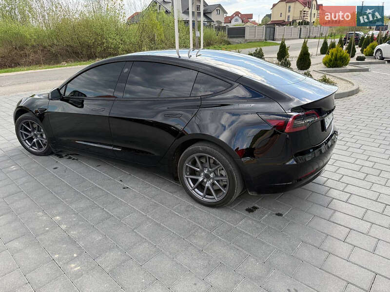 Седан Tesla Model 3 2023 в Трускавце