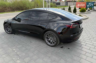 Седан Tesla Model 3 2023 в 