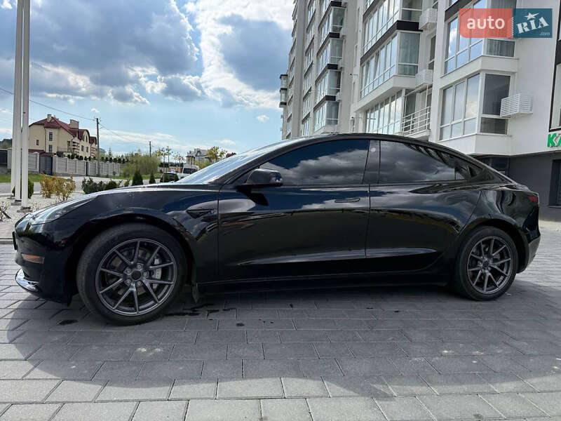 Седан Tesla Model 3 2023 в Трускавце