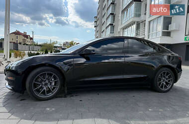 Седан Tesla Model 3 2023 в 