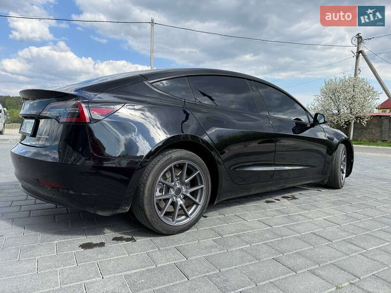 Седан Tesla Model 3 2023 в Трускавце